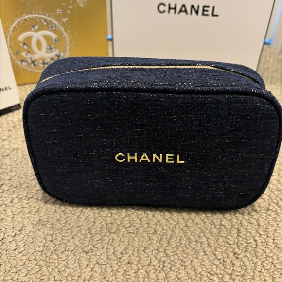 Chanel Holiday 2023 Gift Set - Picture 2 of 5